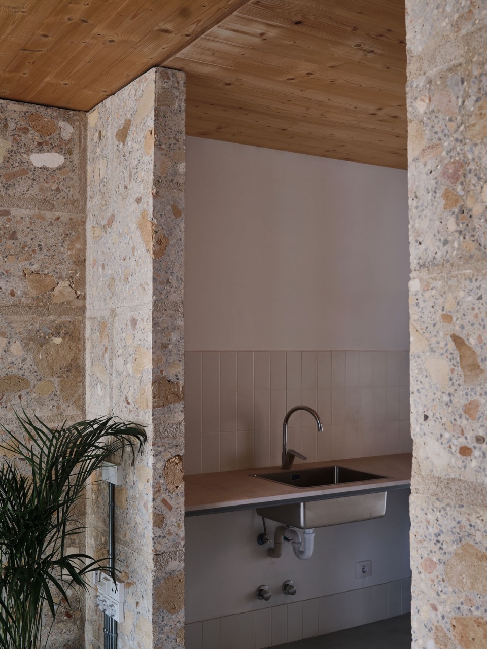 Social housing 2104 by HARQUITECTES