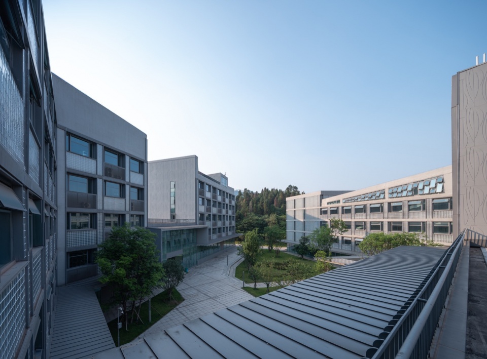 Xihua University Yibin Campus Phase Ⅱ by FCJZ