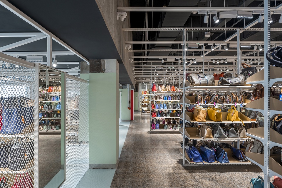 super zhuanzhuan retail space by spacestation