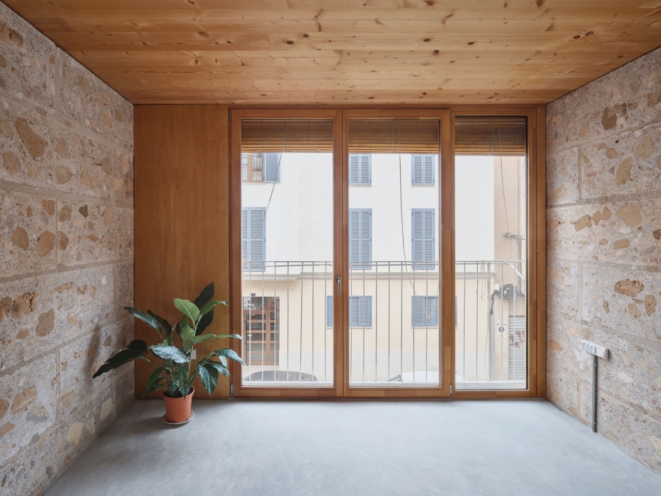 Social housing 2104 by HARQUITECTES