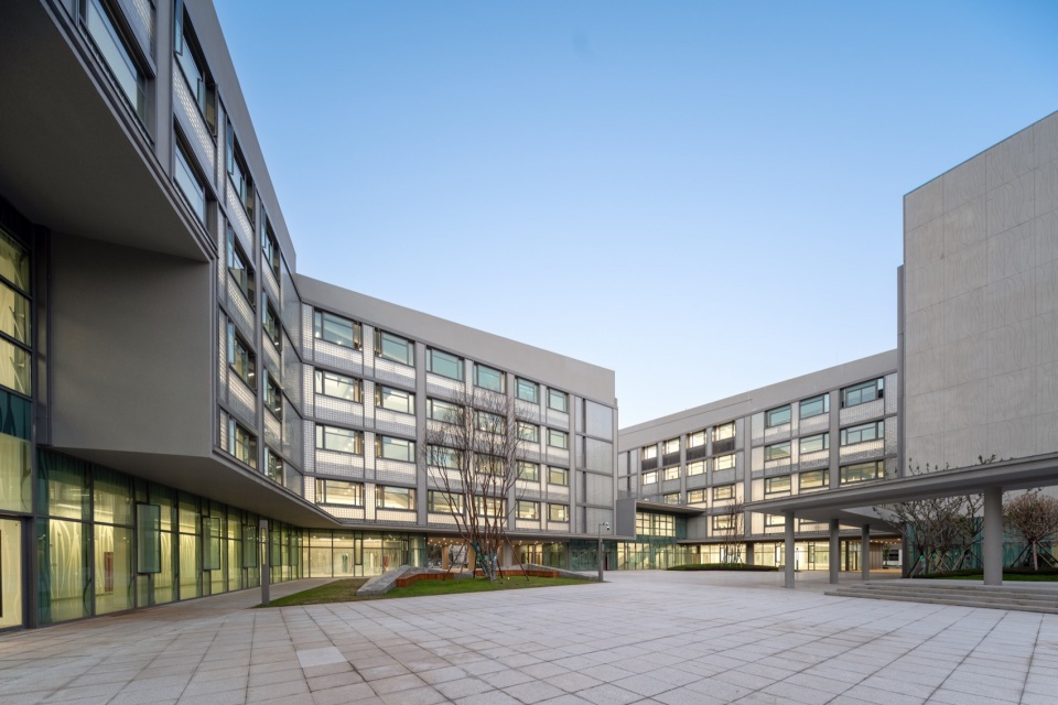 Xihua University Yibin Campus Phase Ⅱ by FCJZ