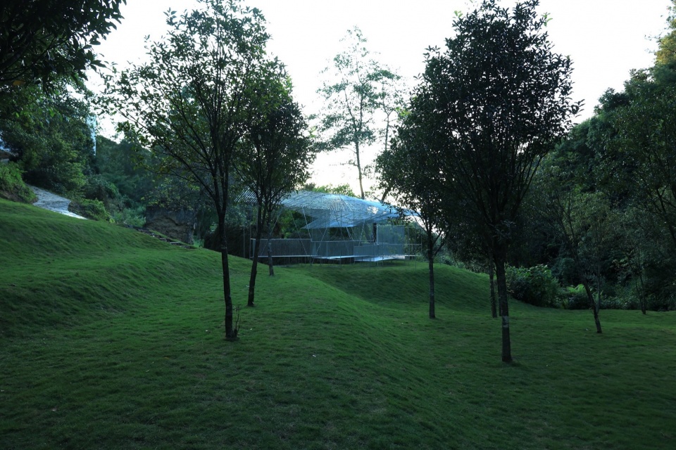 Dali Wuliang Mountain s Phoenix Feather Tea Pavilion by Kong Xiangwei Studio