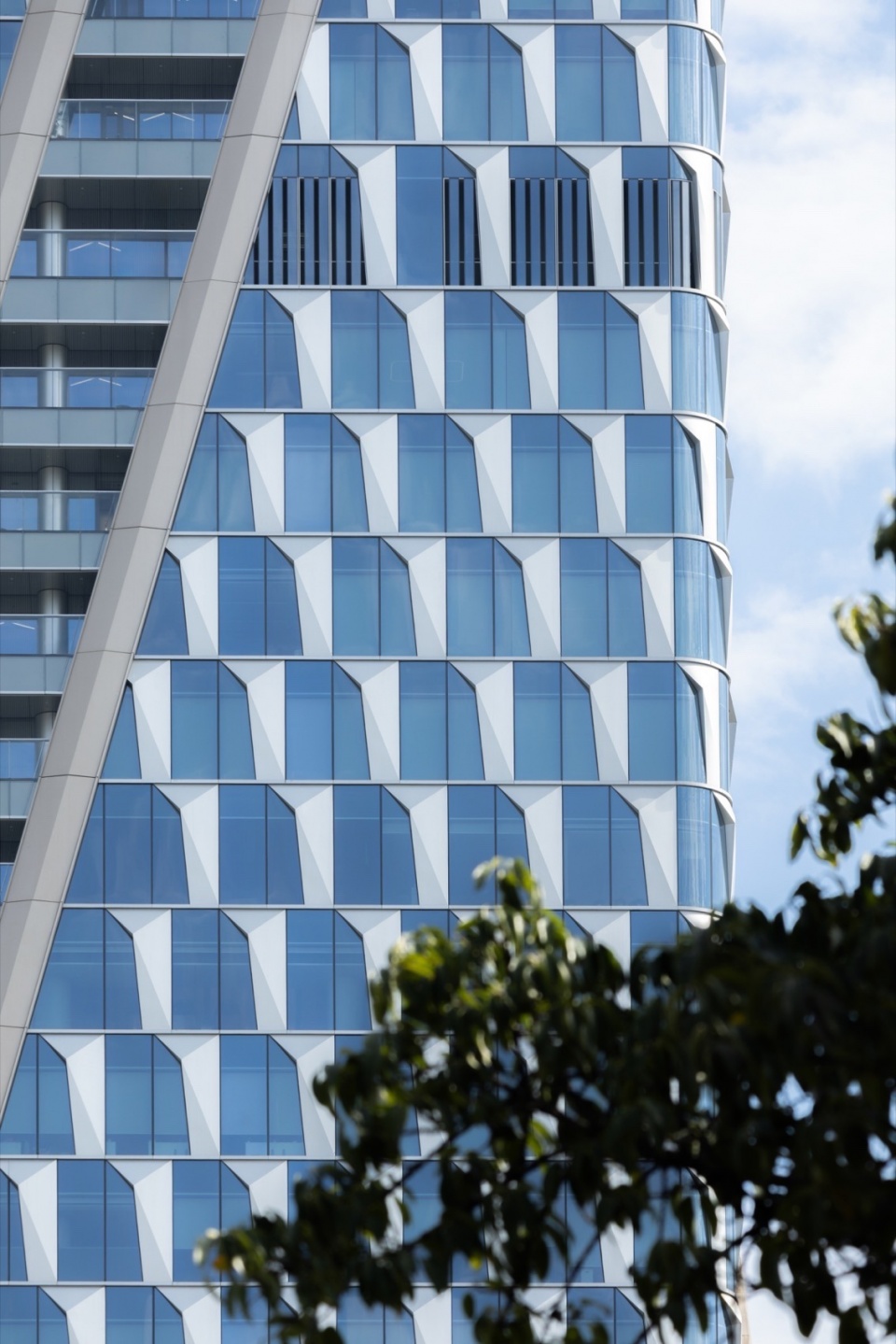 Sanqi Mutual Entertainment Global Headquarters Building by GWP Architects
