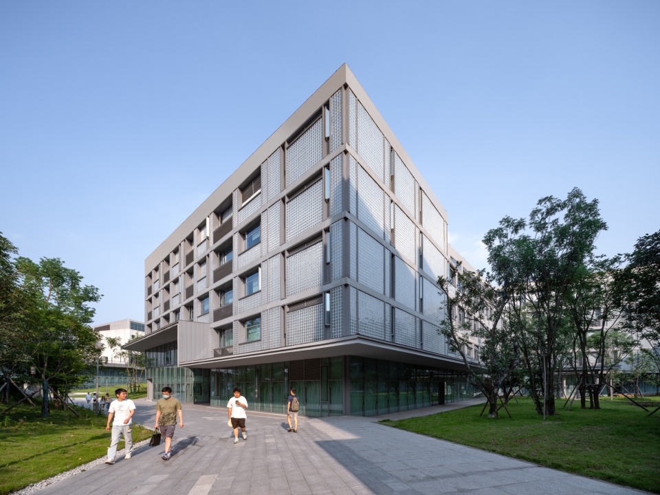 Xihua University Yibin Campus Phase Ⅱ by FCJZ