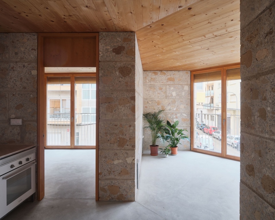 Social housing 2104 by HARQUITECTES