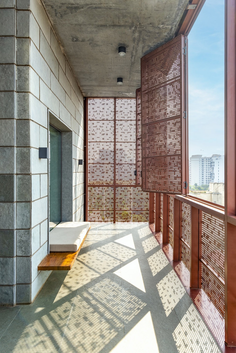 j house by malik architecture