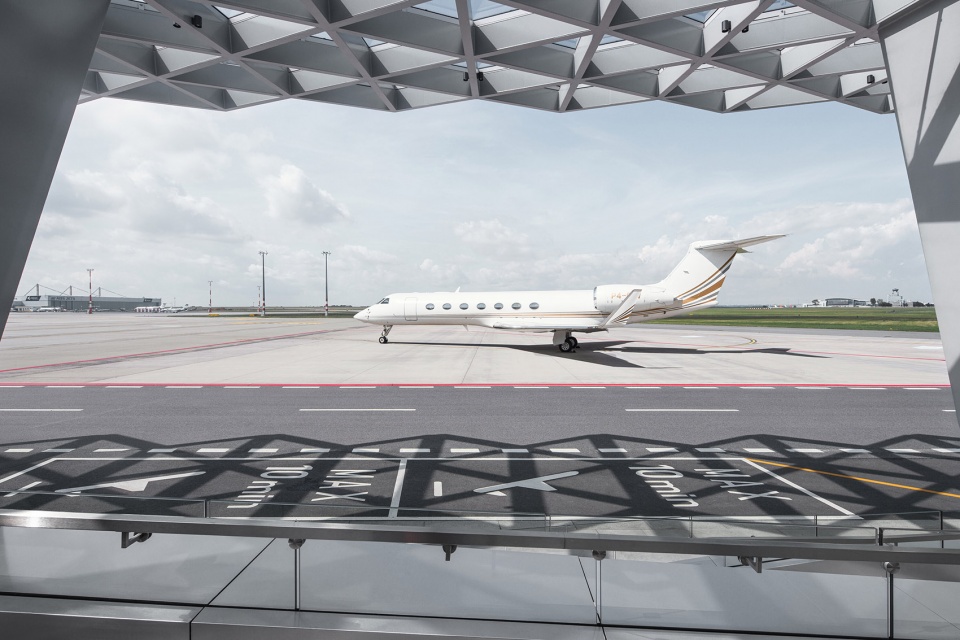 prague airport terminal 3 by ra15