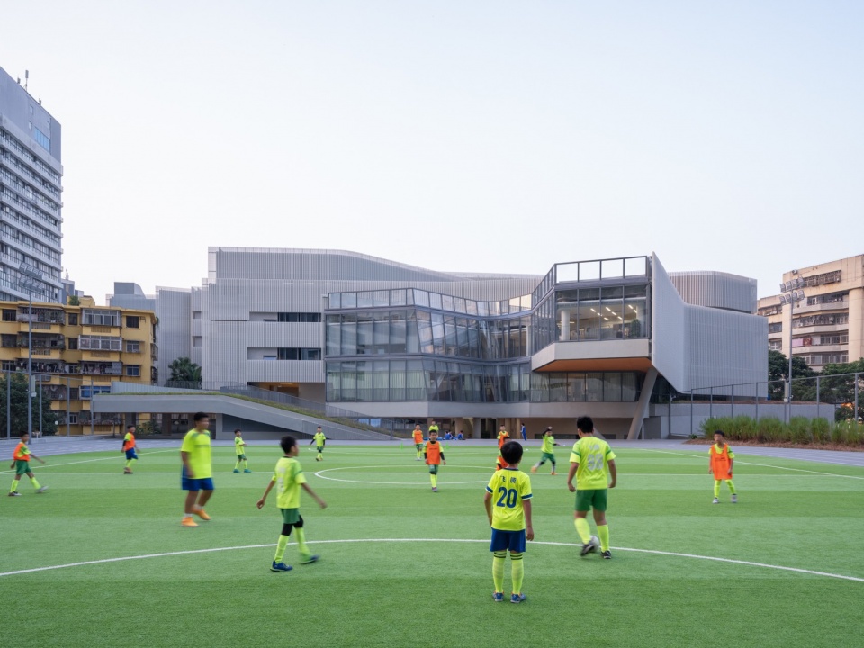 Cuizhu Foreign Language School by Studio Link Arc
