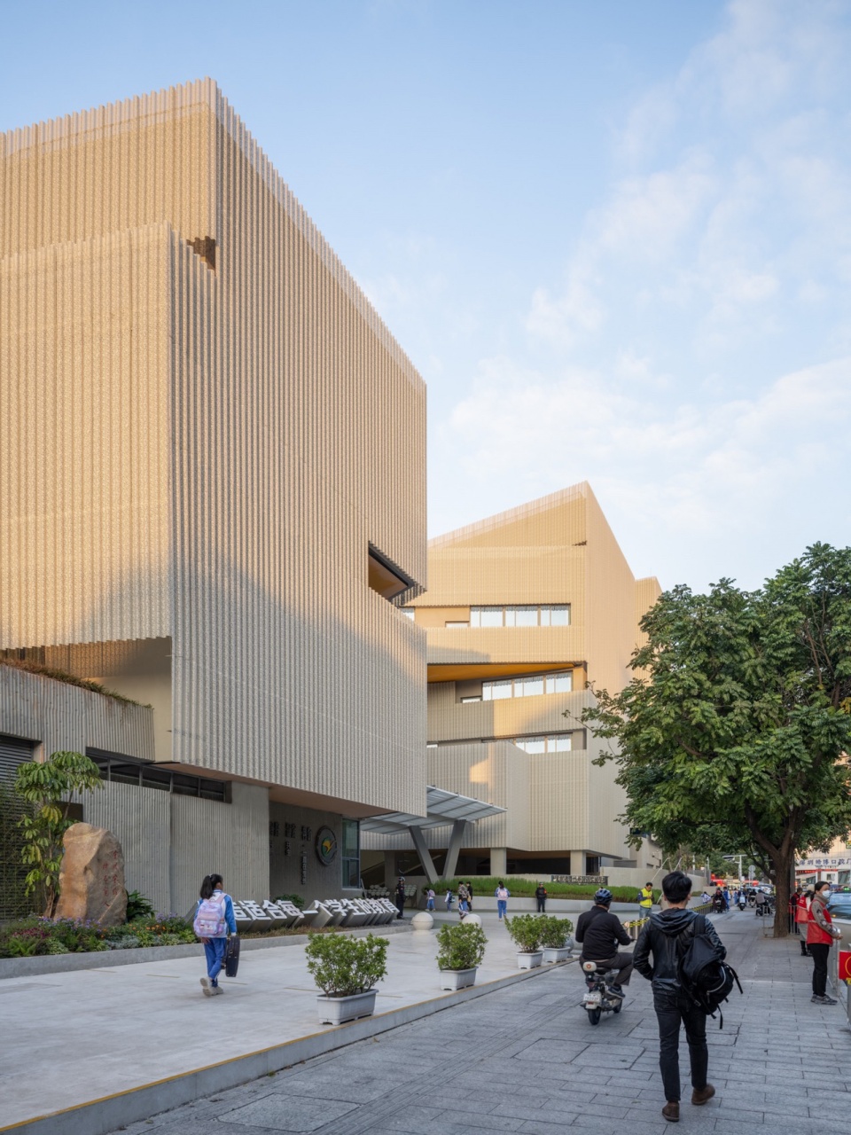 Cuizhu Foreign Language School by Studio Link Arc