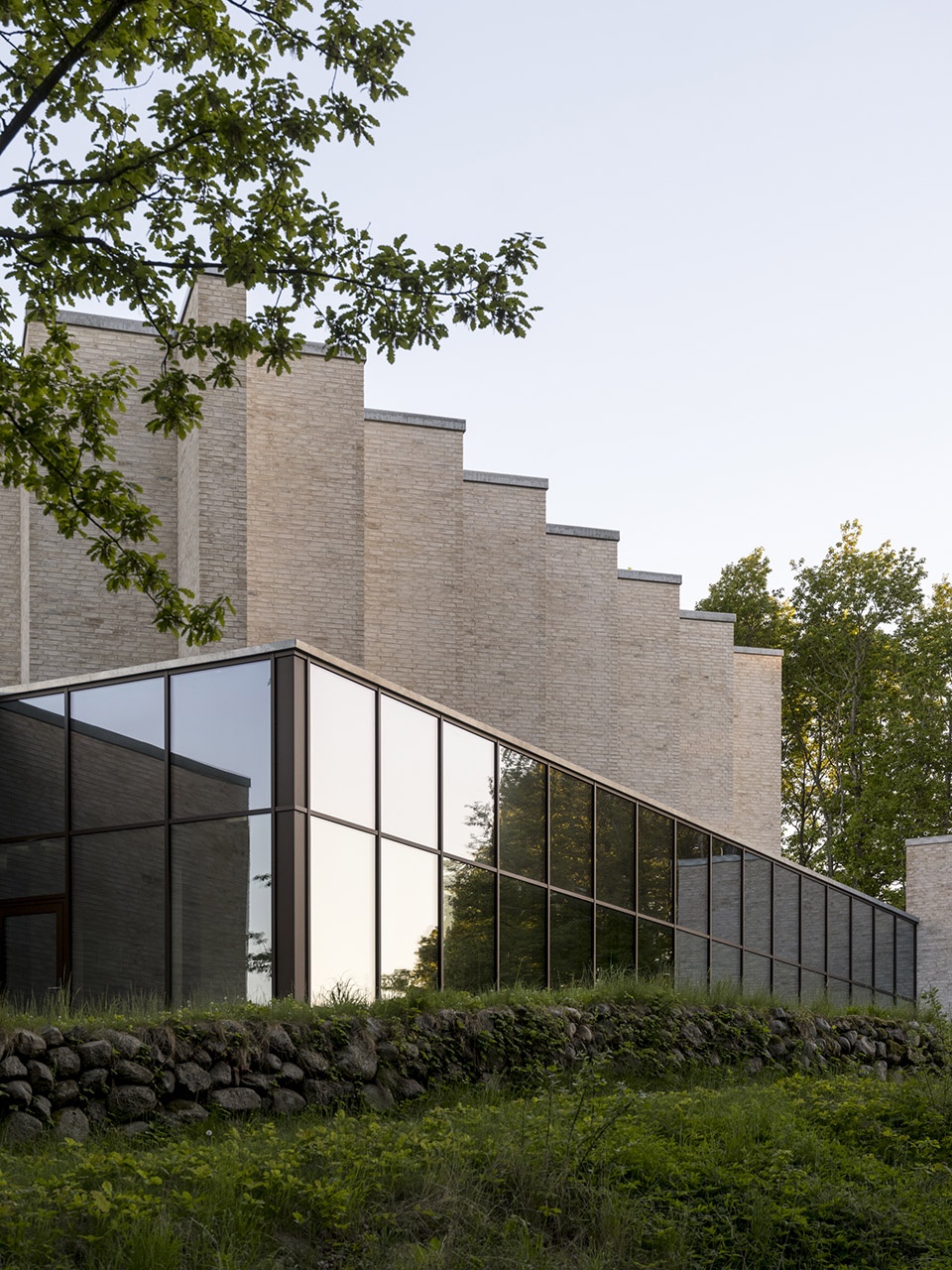 hojvangen church by henning larsen