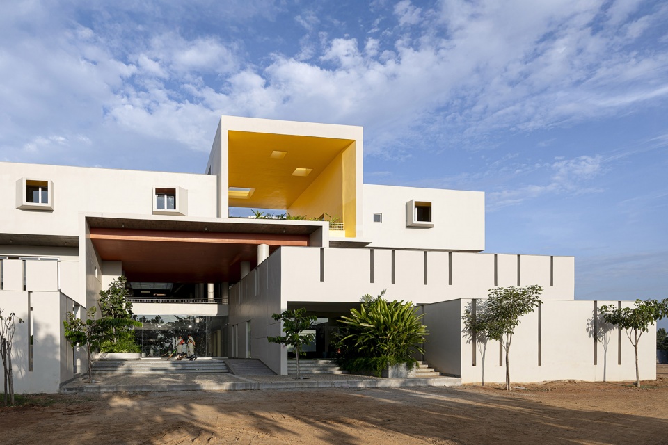 rainbow international school by spacefiction studio