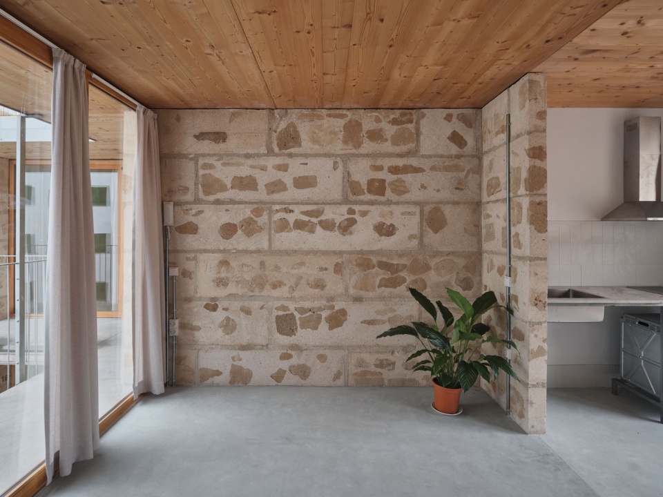 Social housing 2104 by HARQUITECTES
