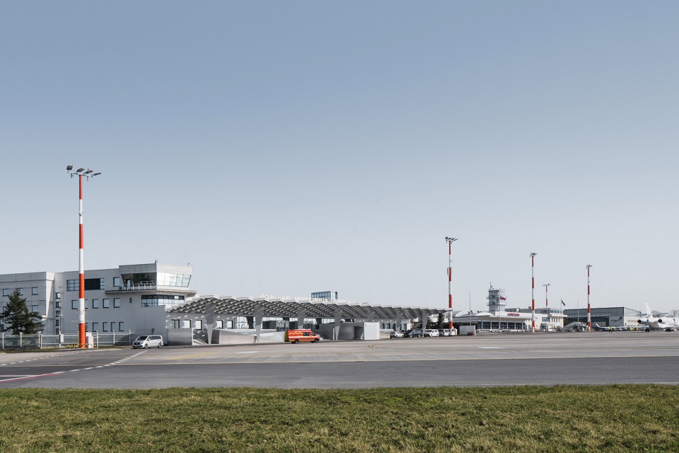 prague airport terminal 3 by ra15