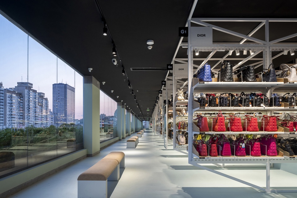 super zhuanzhuan retail space by spacestation