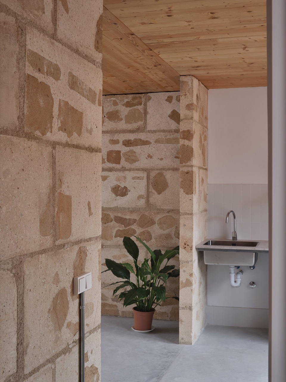 Social housing 2104 by HARQUITECTES eio