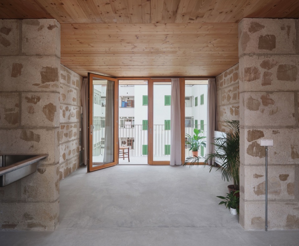 Social housing 2104 by HARQUITECTES