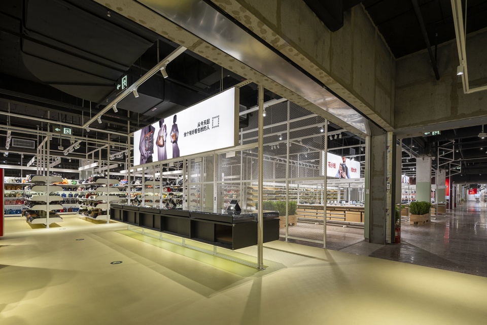 super zhuanzhuan retail space by spacestation