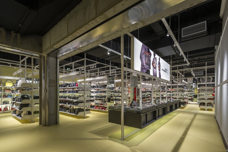 super zhuanzhuan retail space by spacestation