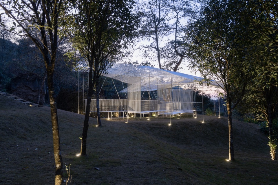 Dali Wuliang Mountain s Phoenix Feather Tea Pavilion by Kong Xiangwei Studio