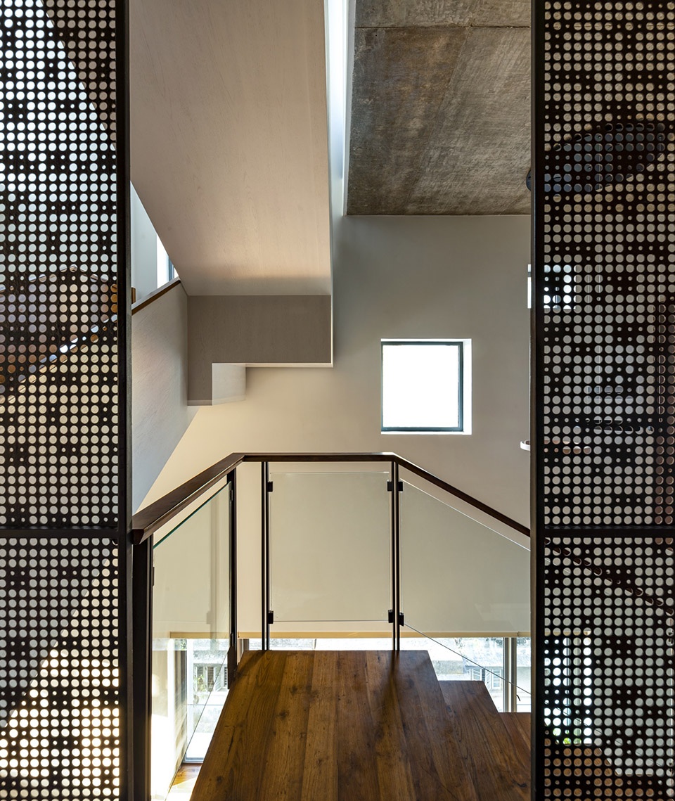 j house by malik architecture