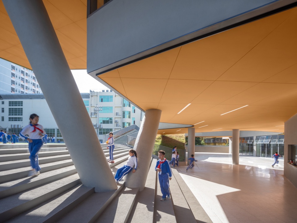 Cuizhu Foreign Language School by Studio Link Arc