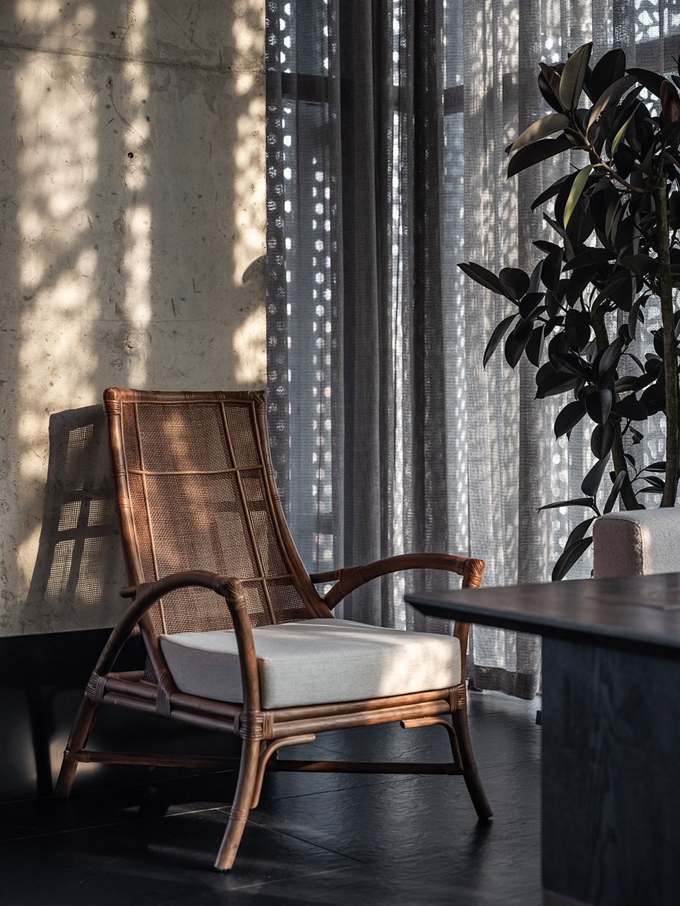 xiaorong garden classic sichuan restaurant by guo xin space design xian