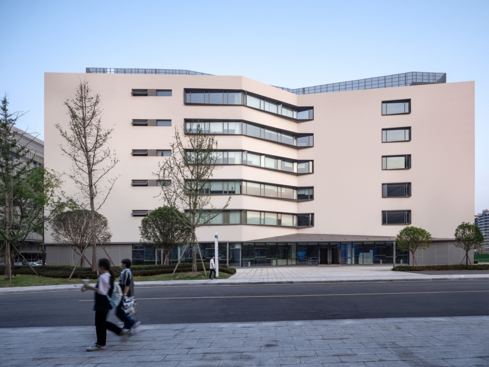 Xihua University Yibin Campus Phase Ⅱ by FCJZ