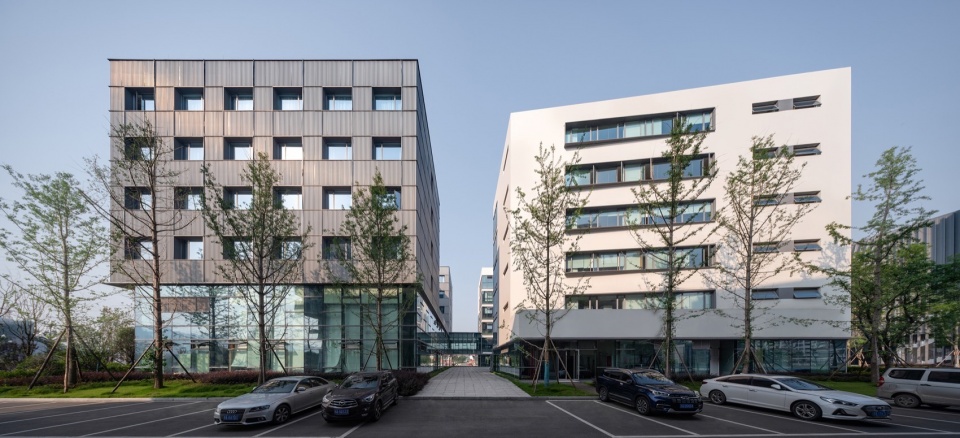 Xihua University Yibin Campus Phase Ⅱ by FCJZ
