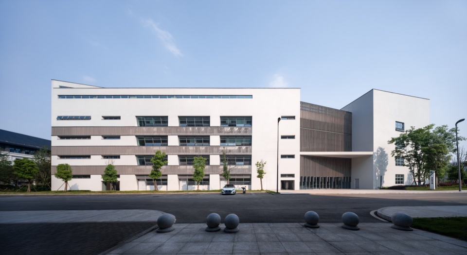 Xihua University Yibin Campus Phase Ⅱ by FCJZ