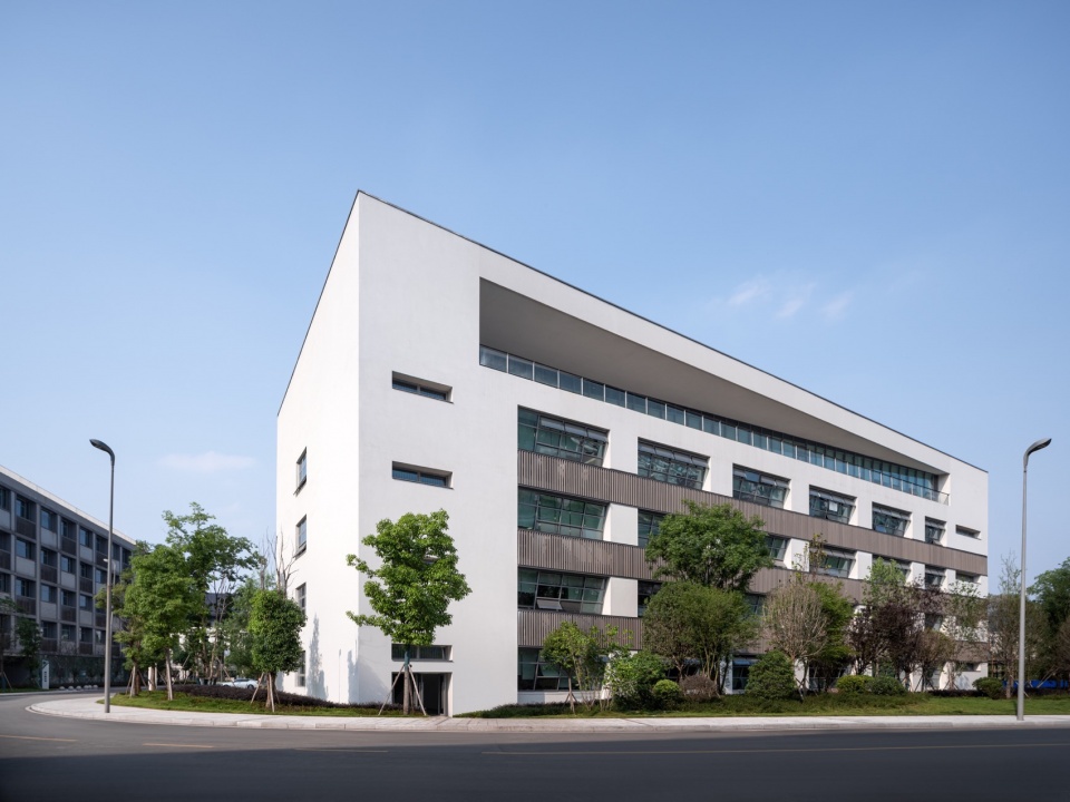 Xihua University Yibin Campus Phase Ⅱ by FCJZ