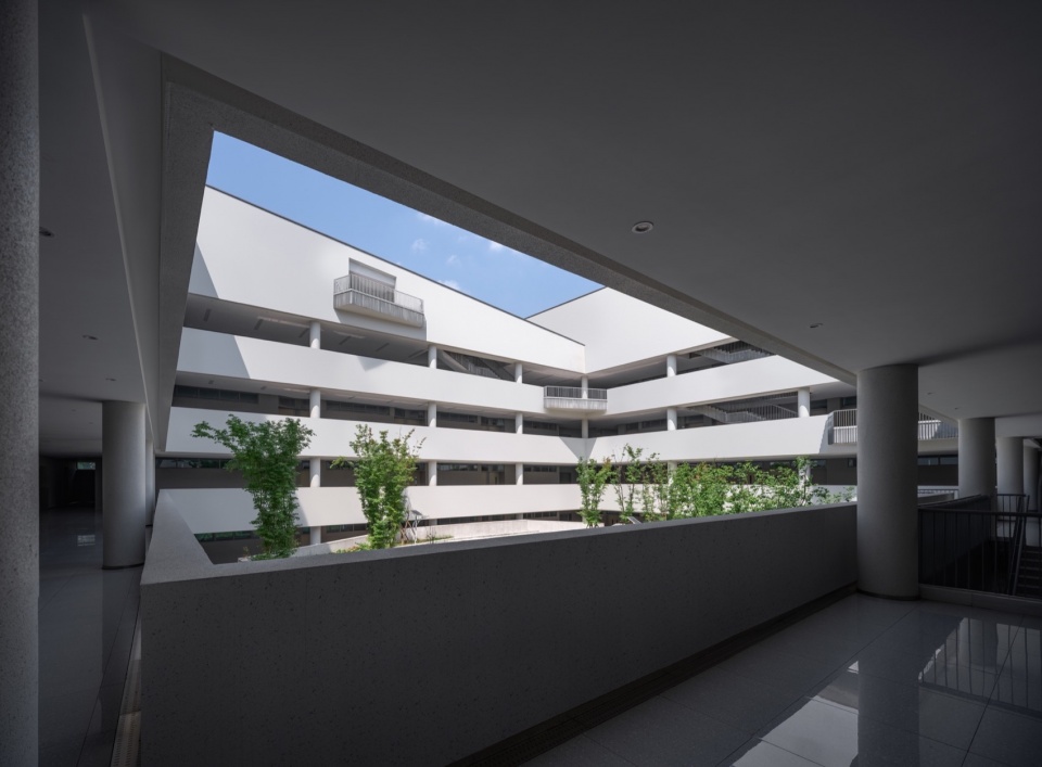 Xihua University Yibin Campus Phase Ⅱ by FCJZ