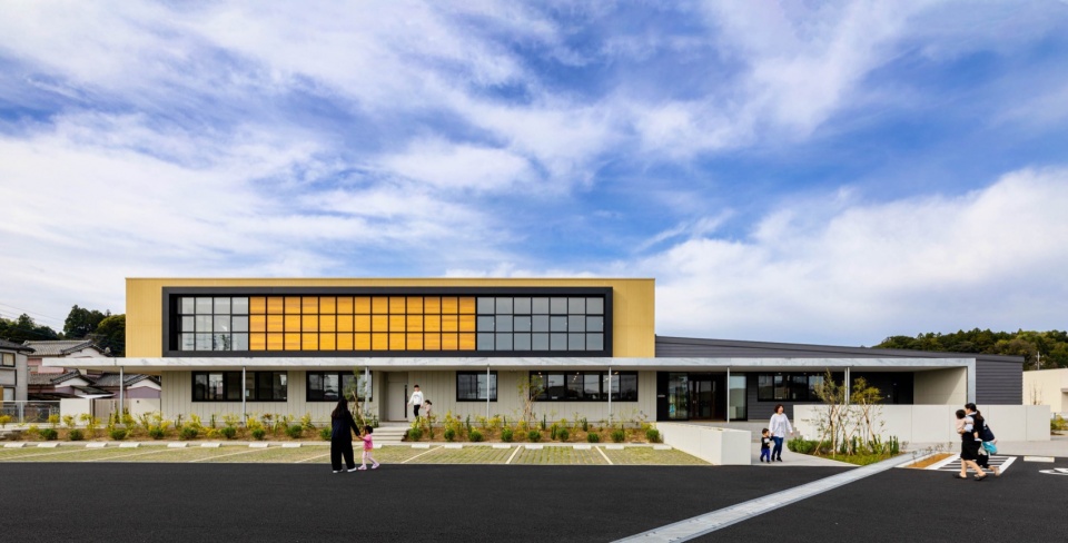 SG Kindergarten and Nursery by HIBINOSEKKEI Youji no Shiro KIDS DESIGN LABO
