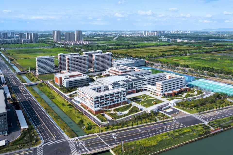 Wanshan Lake Campus of Tianyi Middle School by TJAD