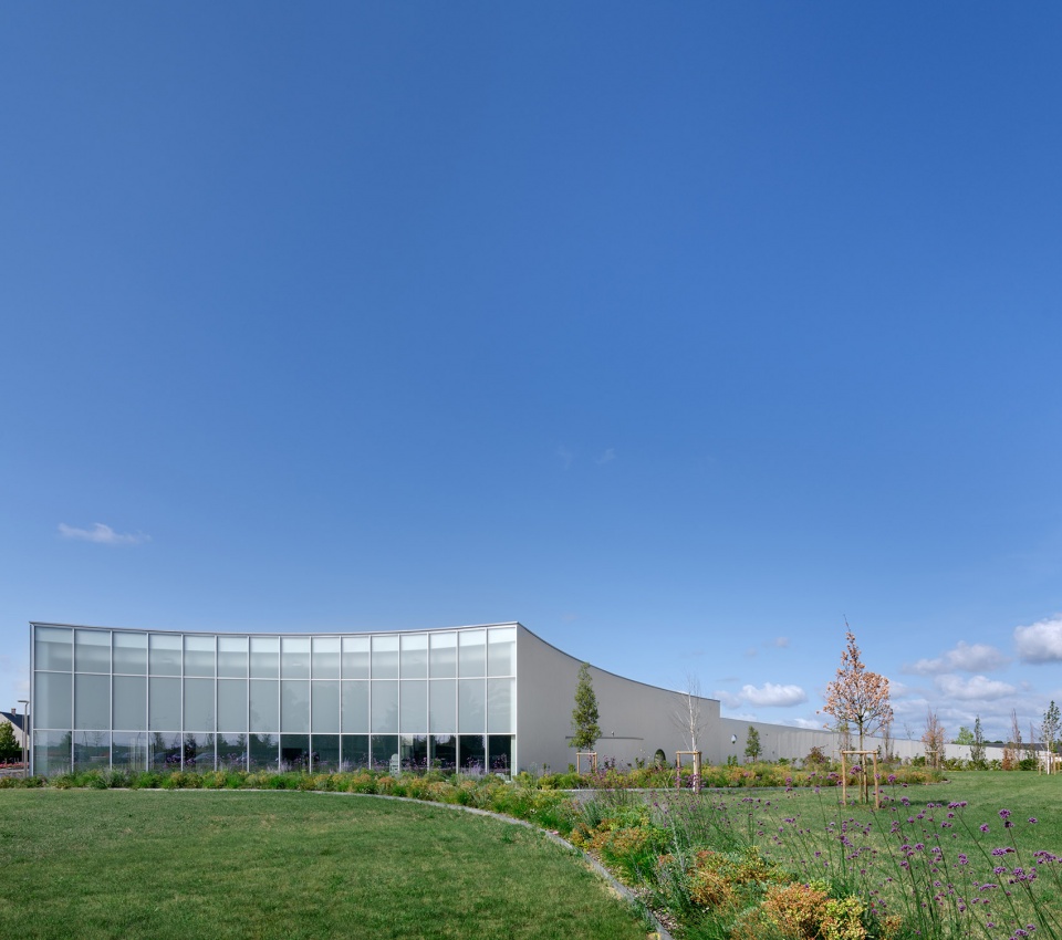 swimming pool complex in fondettes by dominique coulon associes