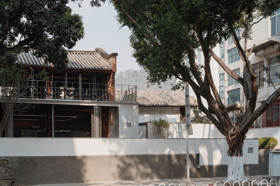 Scented Coffee Baoshan by No 10 Architects