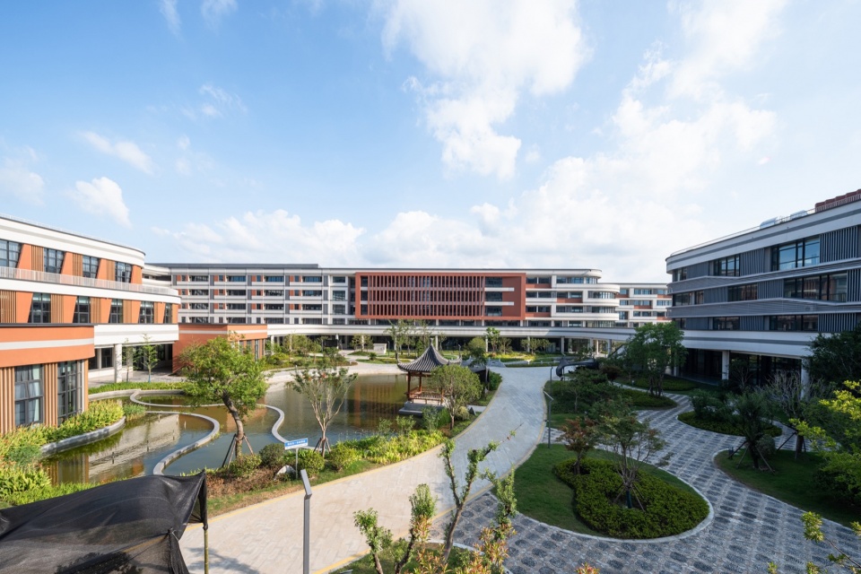 Wanshan Lake Campus of Tianyi Middle School by TJAD