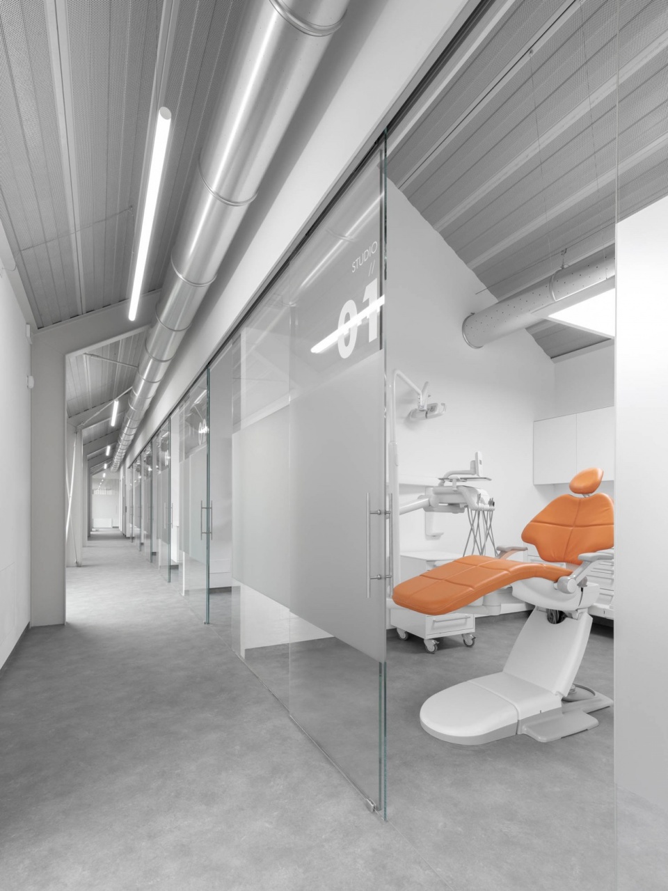 The Pisoni Dental Office by Studio Capitanio Architetti