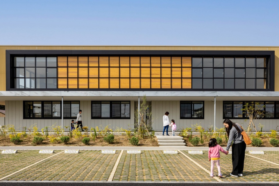 SG Kindergarten and Nursery by HIBINOSEKKEI Youji no Shiro KIDS DESIGN LABO