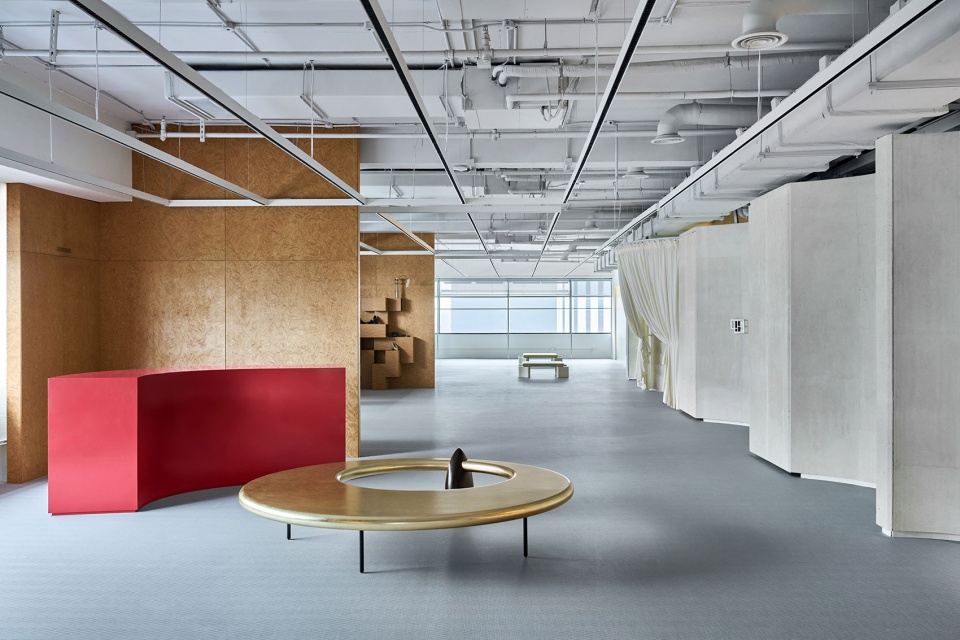 fourher fashion studio by bridge lab