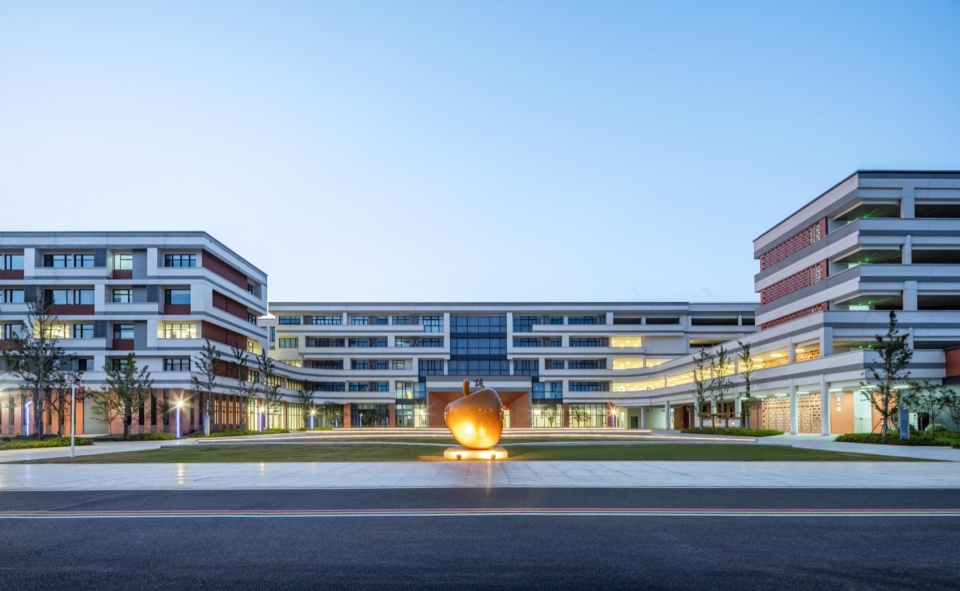 Wanshan Lake Campus of Tianyi Middle School by TJAD