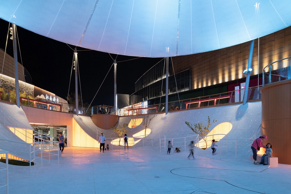 the floating courtyard by deep original lab