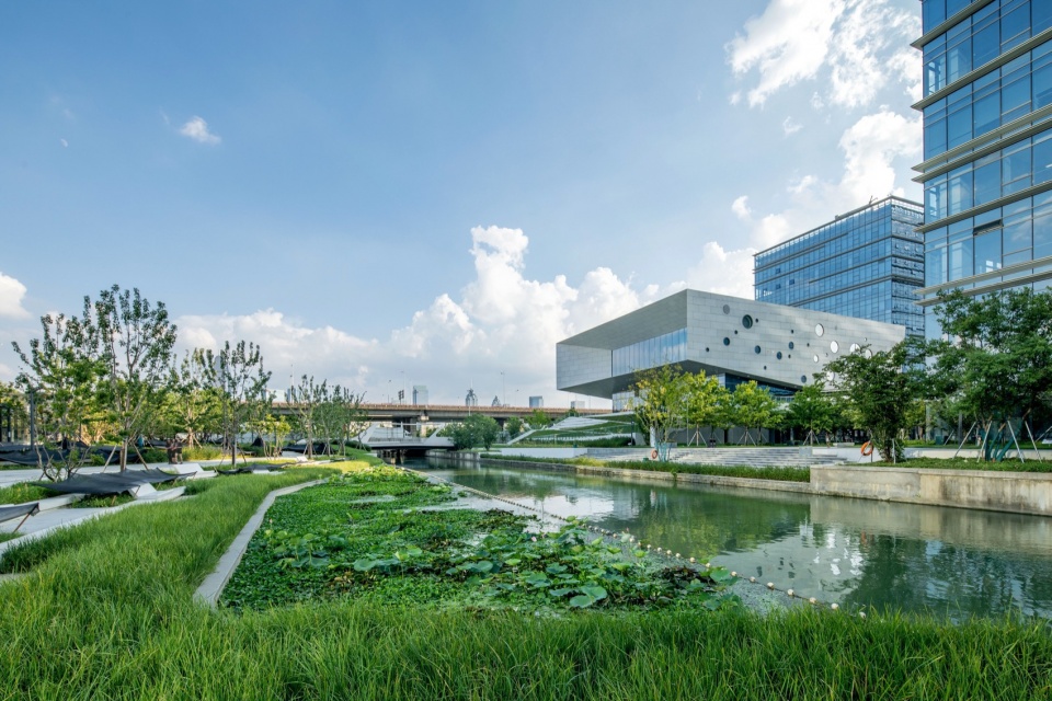 Landscape Design of Phase 1 of New Land on the South Bank of Suzhou Industrial Park by Qidi Design Group Beijing Branch Sanpeng Studio