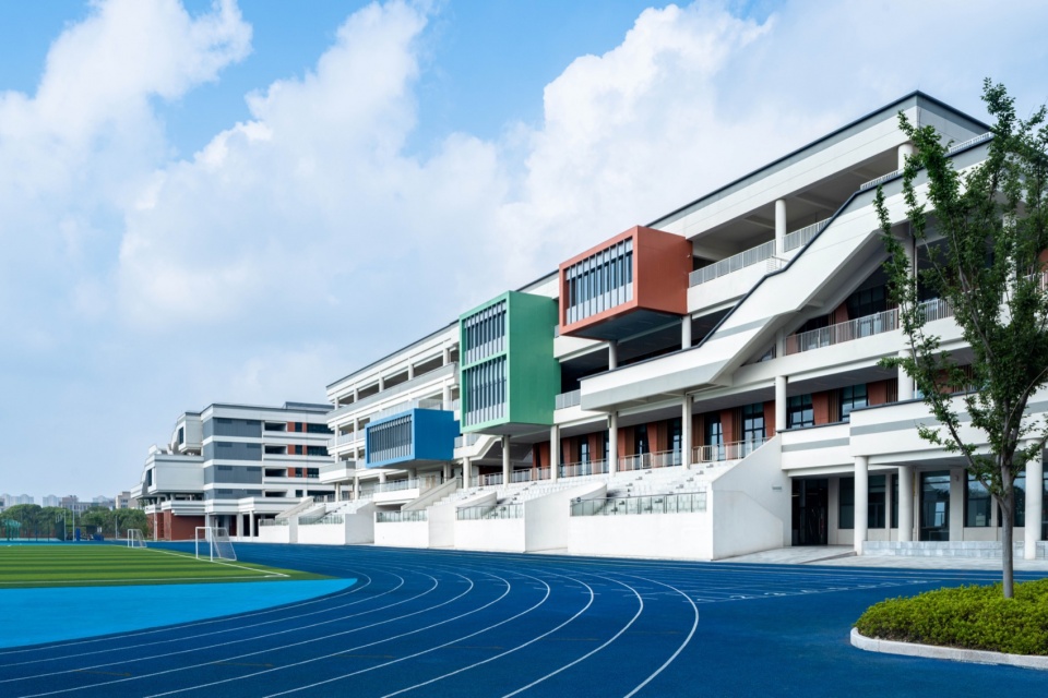 Wanshan Lake Campus of Tianyi Middle School by TJAD