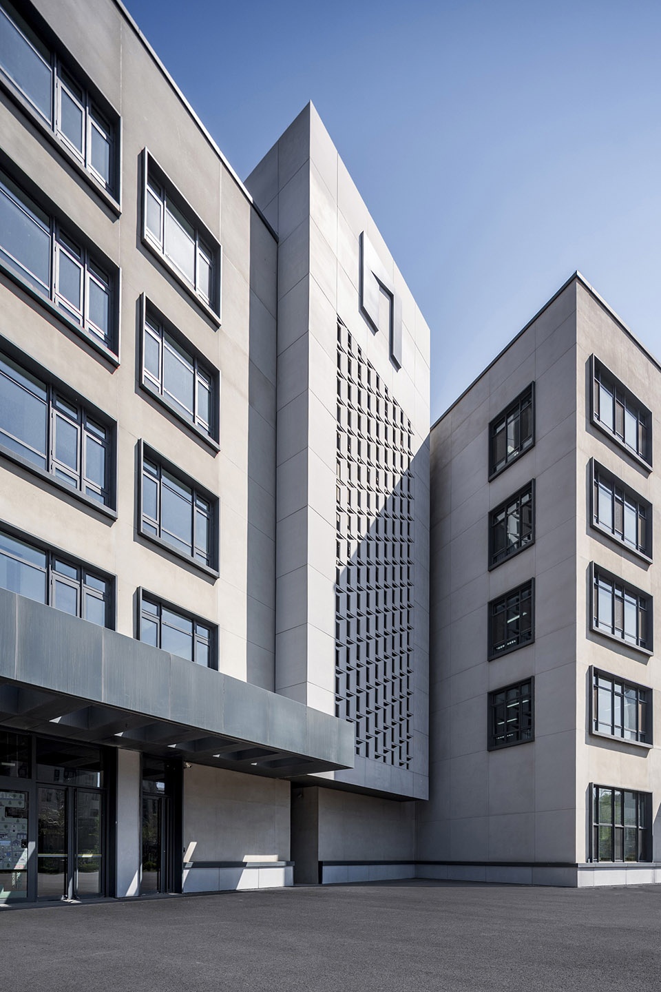 beijing navigation school by education design international inc and cadg facility asia