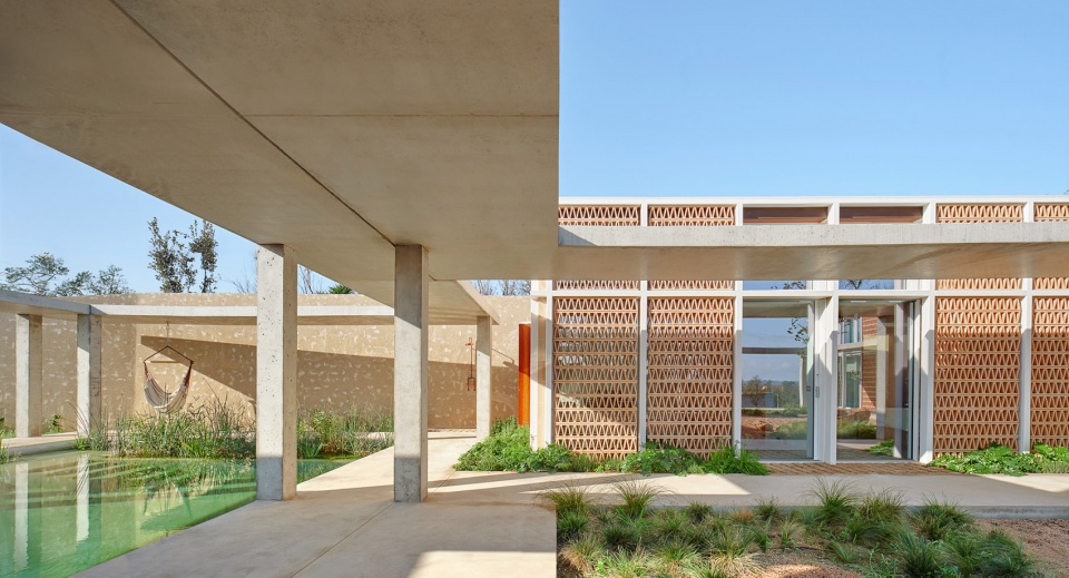 casa tres patis by twobo arquitectura