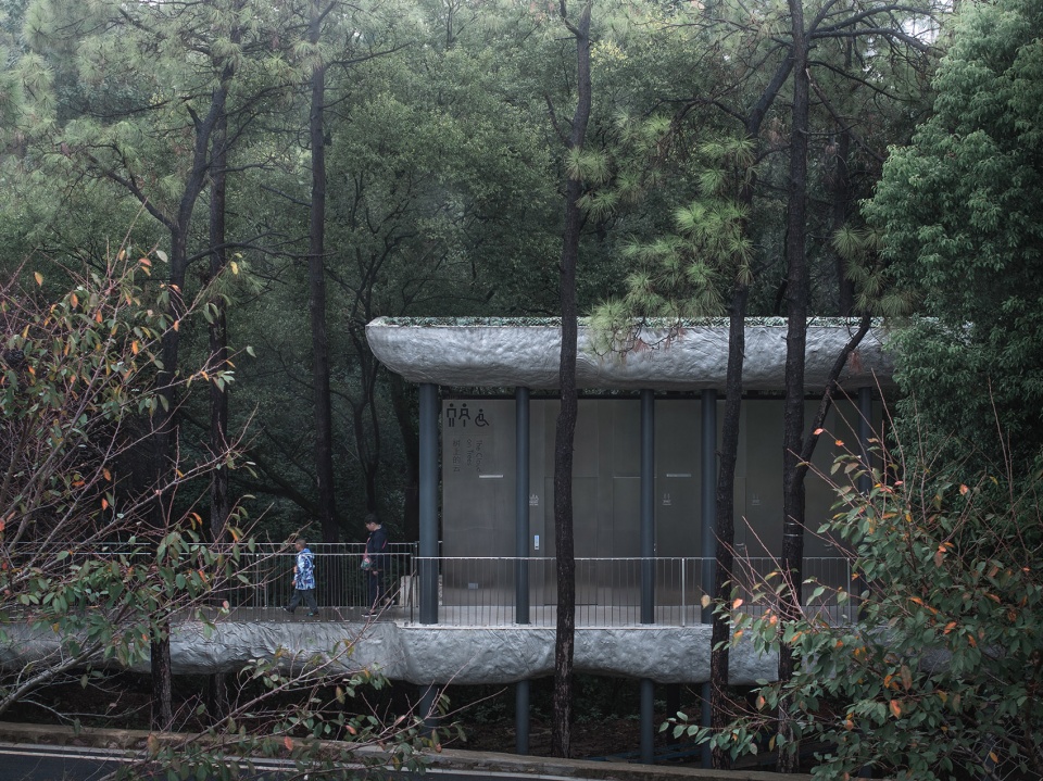 public restroom of nanjing sifang art district by wuwu atelier