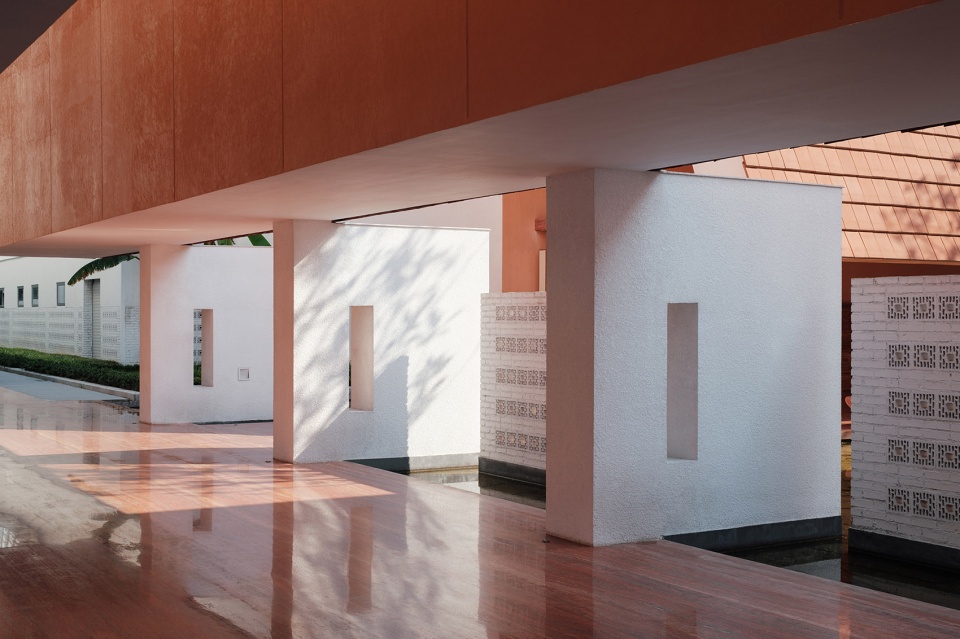 yongli red tile plaza by we arch