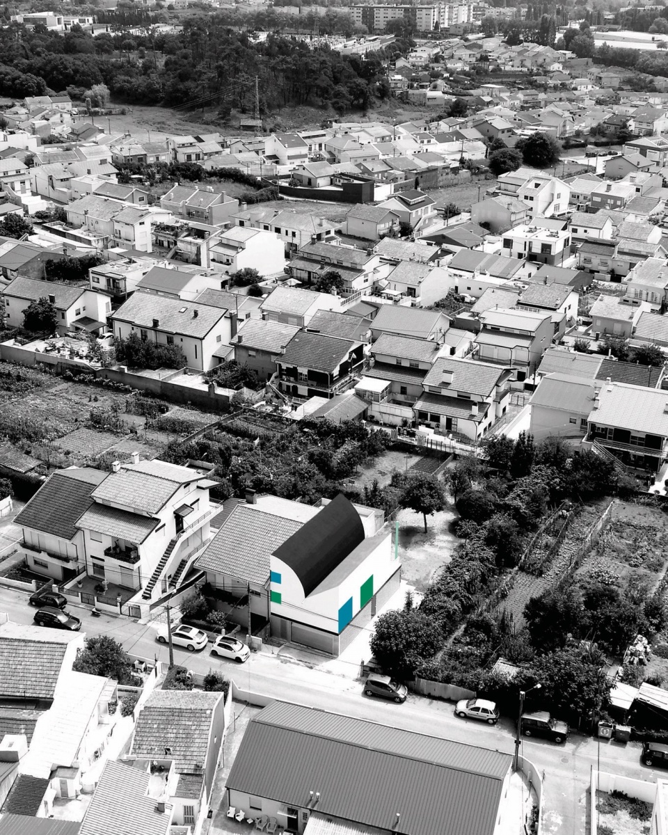 House with an inverted roof by fala