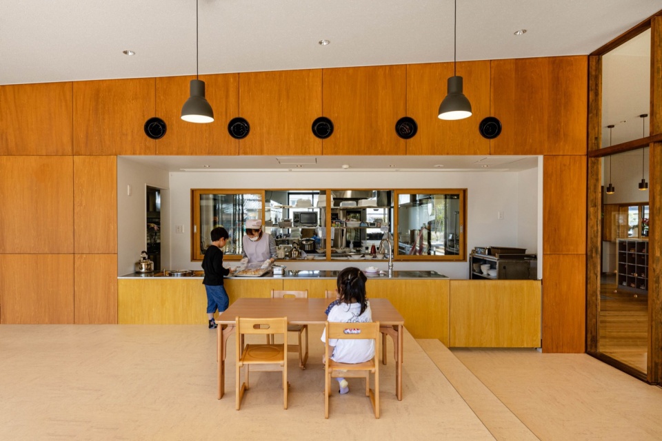 SG Kindergarten and Nursery by HIBINOSEKKEI Youji no Shiro KIDS DESIGN LABO