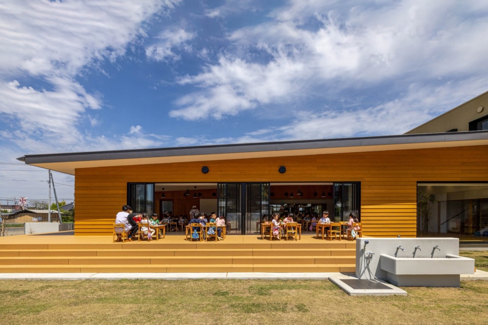 SG Kindergarten and Nursery by HIBINOSEKKEI Youji no Shiro KIDS DESIGN LABO